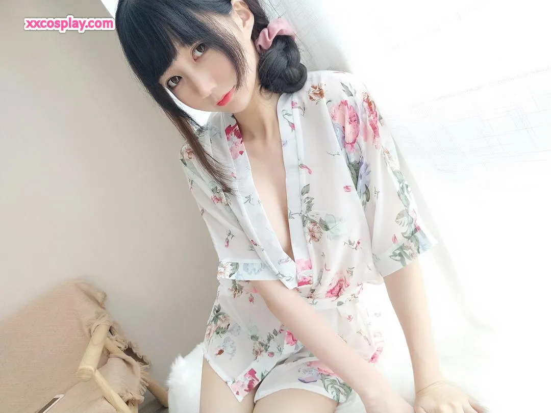 Nagesa魔物喵 - Seductive Wife in Floral Yukata